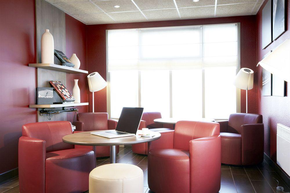 Campanile Lyon Est Aeroport Saint Exupery Otel Dış mekan fotoğraf