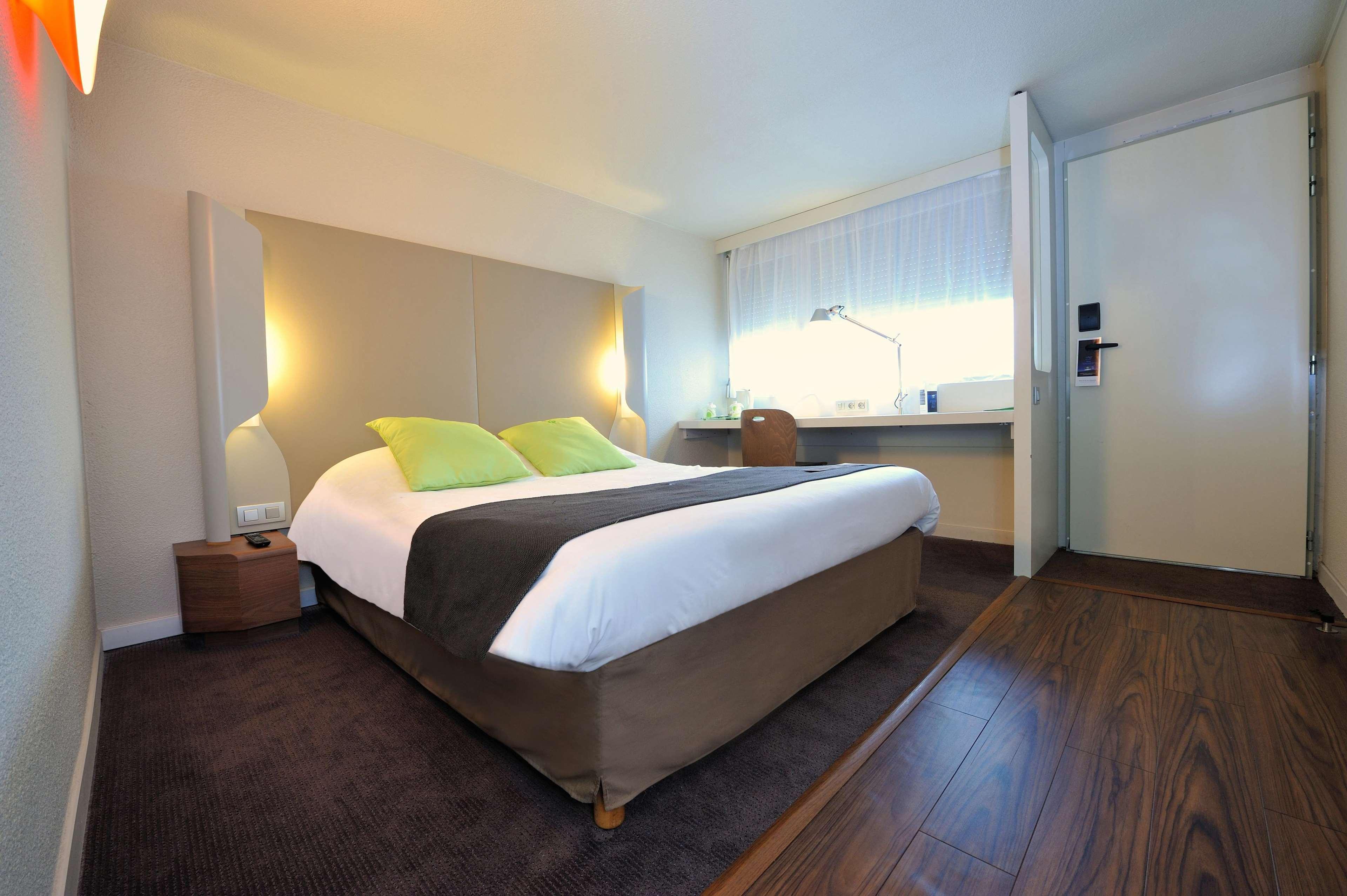 Campanile Lyon Est Aeroport Saint Exupery Otel Dış mekan fotoğraf