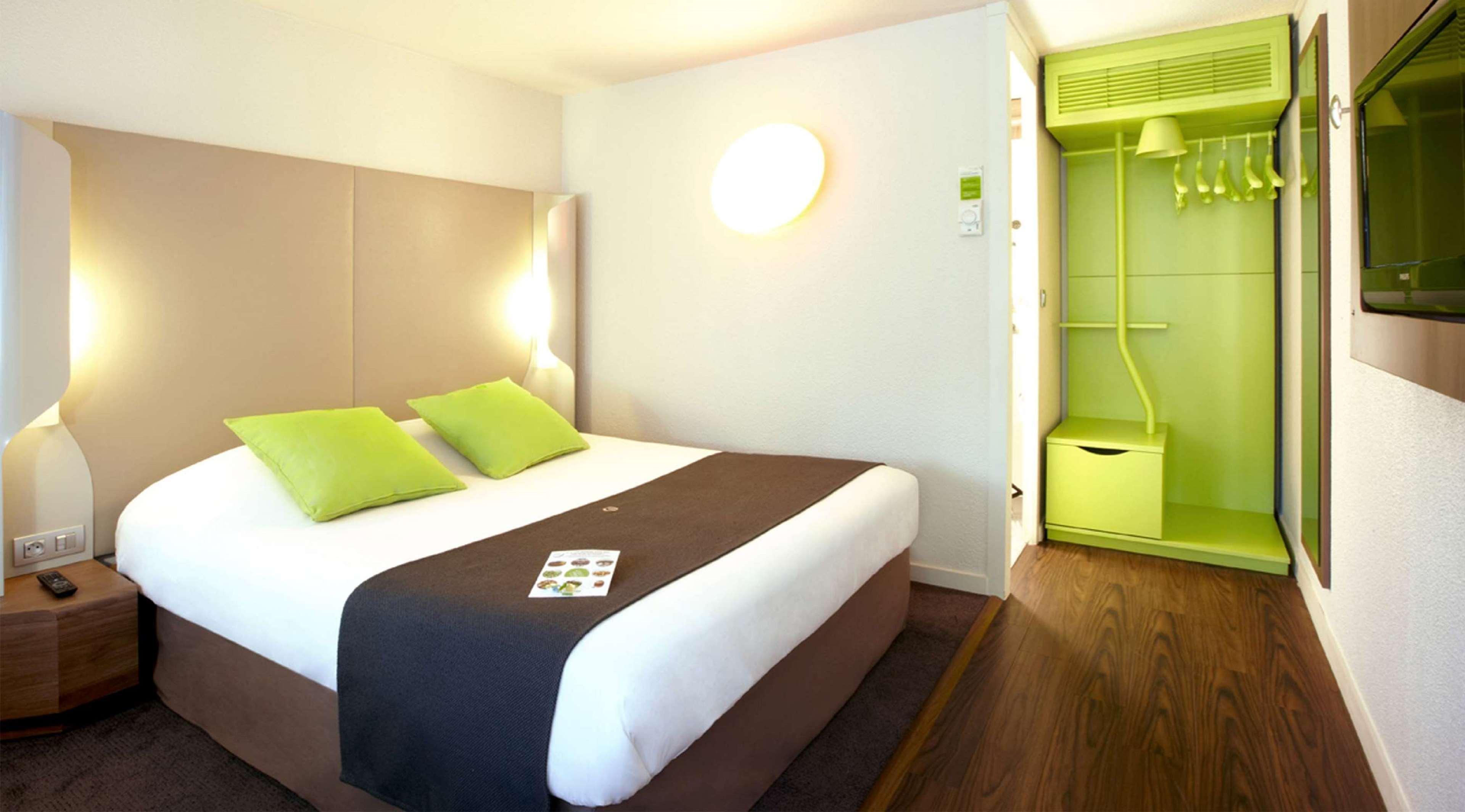 Campanile Lyon Est Aeroport Saint Exupery Otel Dış mekan fotoğraf