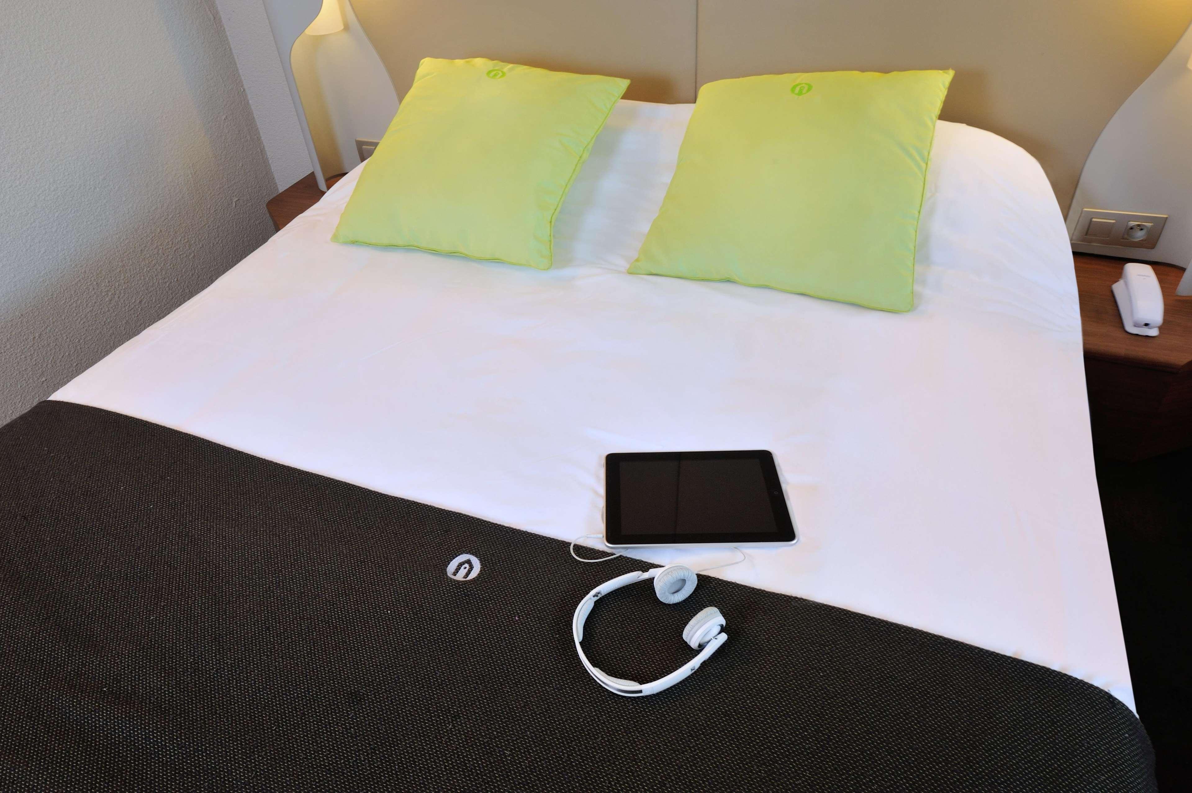 Campanile Lyon Est Aeroport Saint Exupery Otel Dış mekan fotoğraf