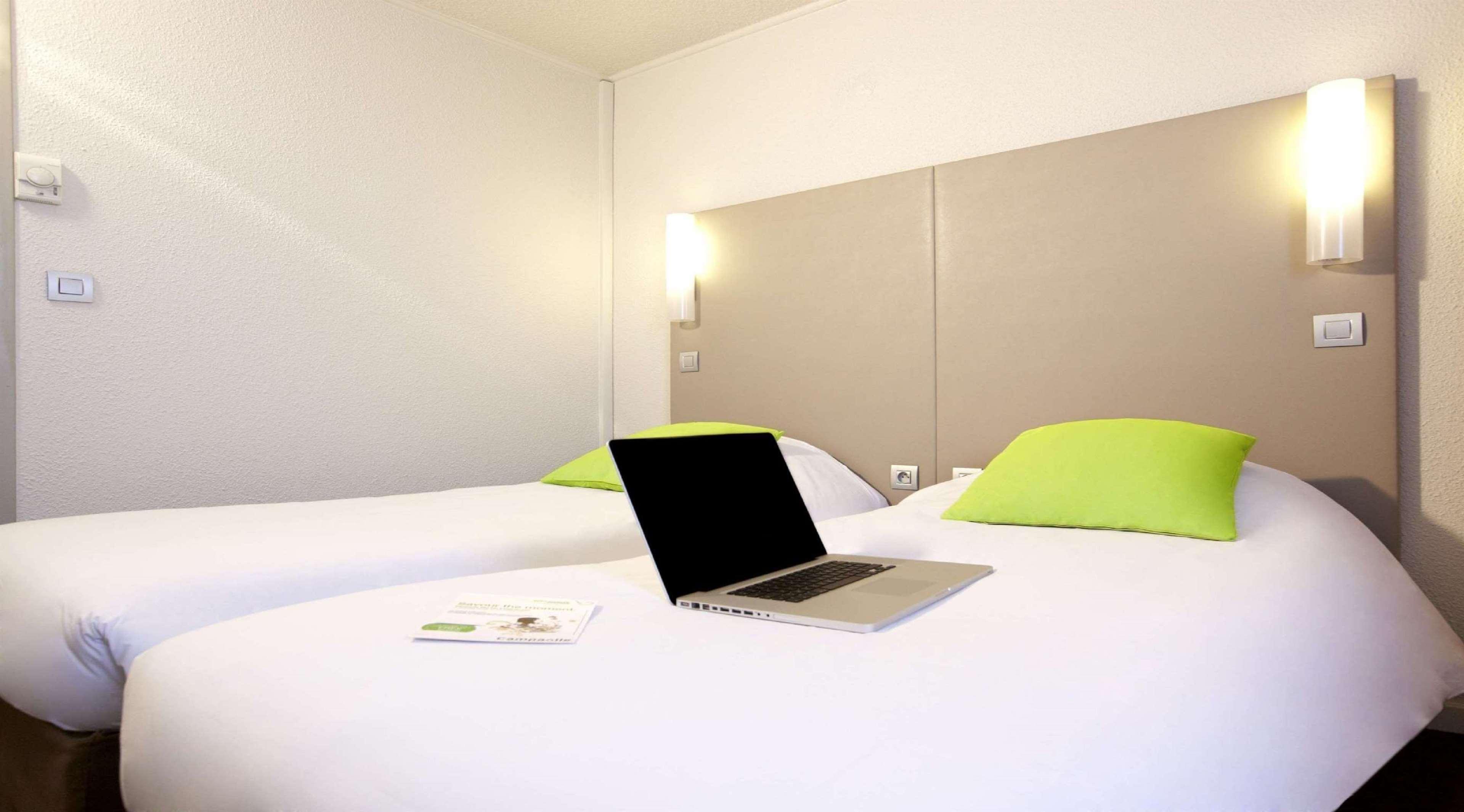 Campanile Lyon Est Aeroport Saint Exupery Otel Dış mekan fotoğraf