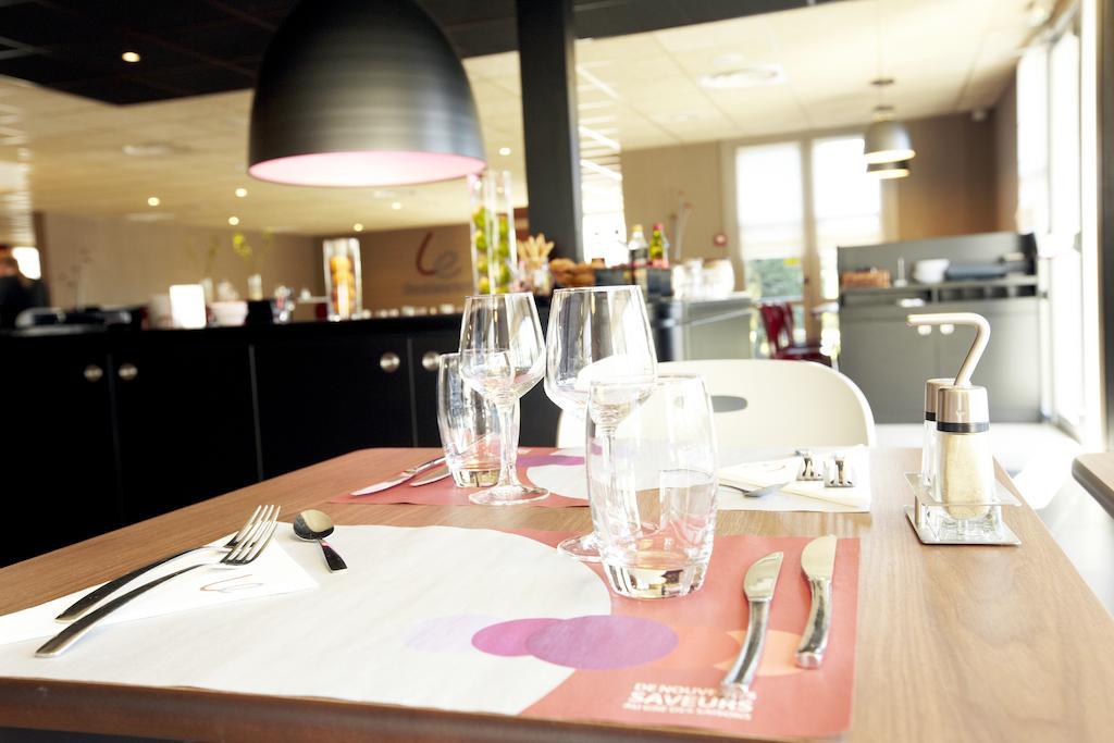 Campanile Lyon Est Aeroport Saint Exupery Otel Dış mekan fotoğraf
