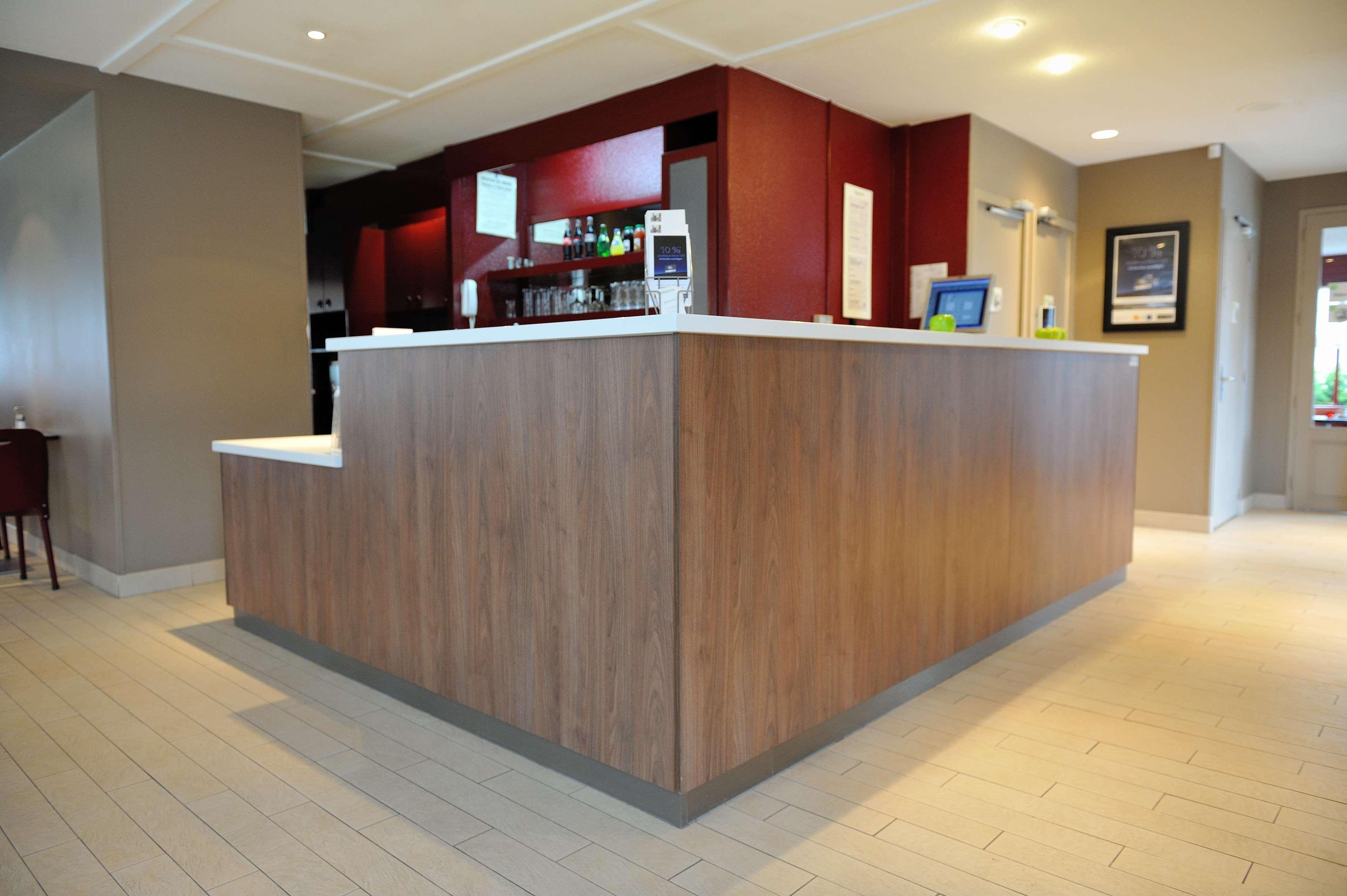 Campanile Lyon Est Aeroport Saint Exupery Otel Dış mekan fotoğraf