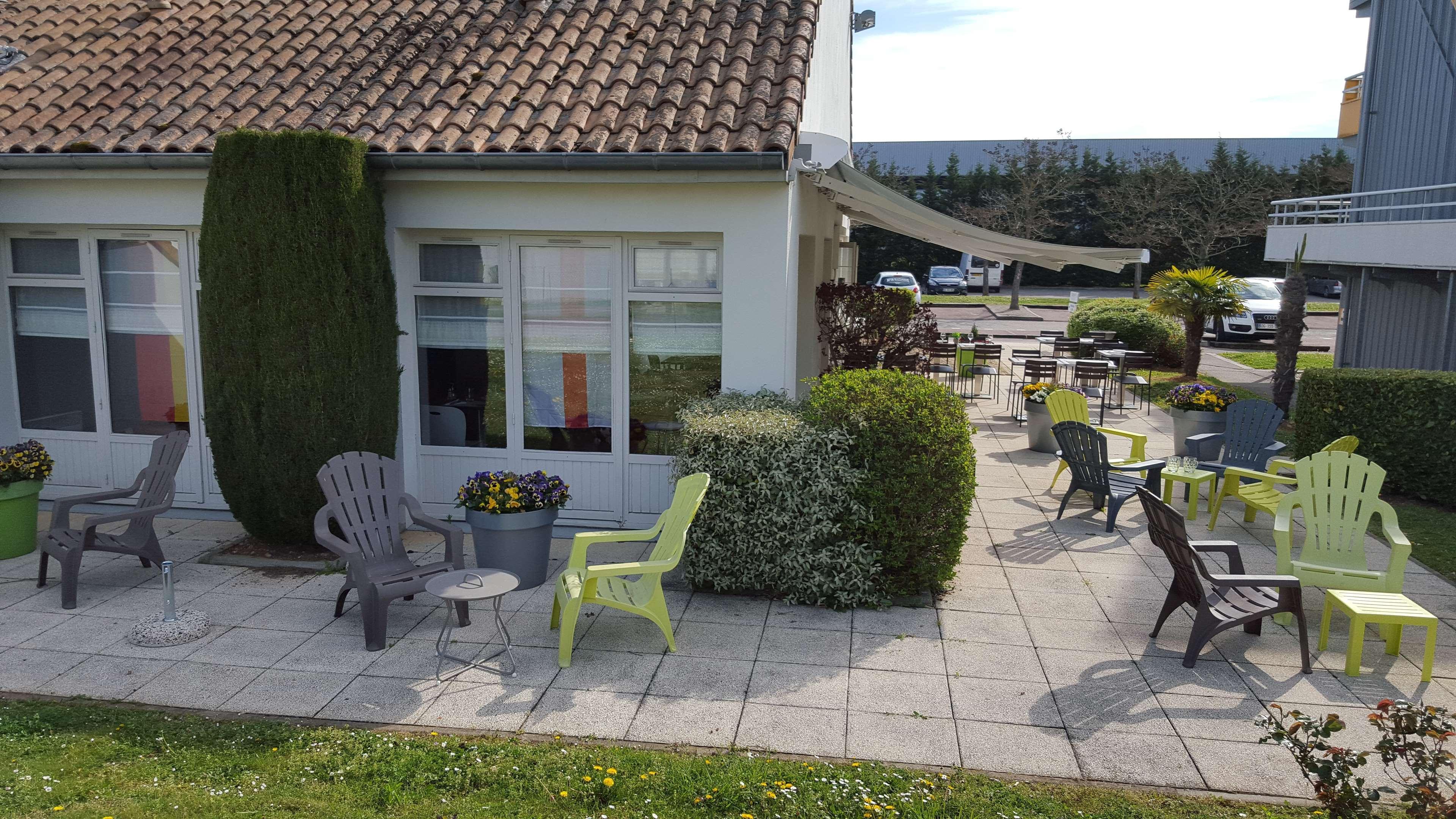Campanile Lyon Est Aeroport Saint Exupery Otel Dış mekan fotoğraf